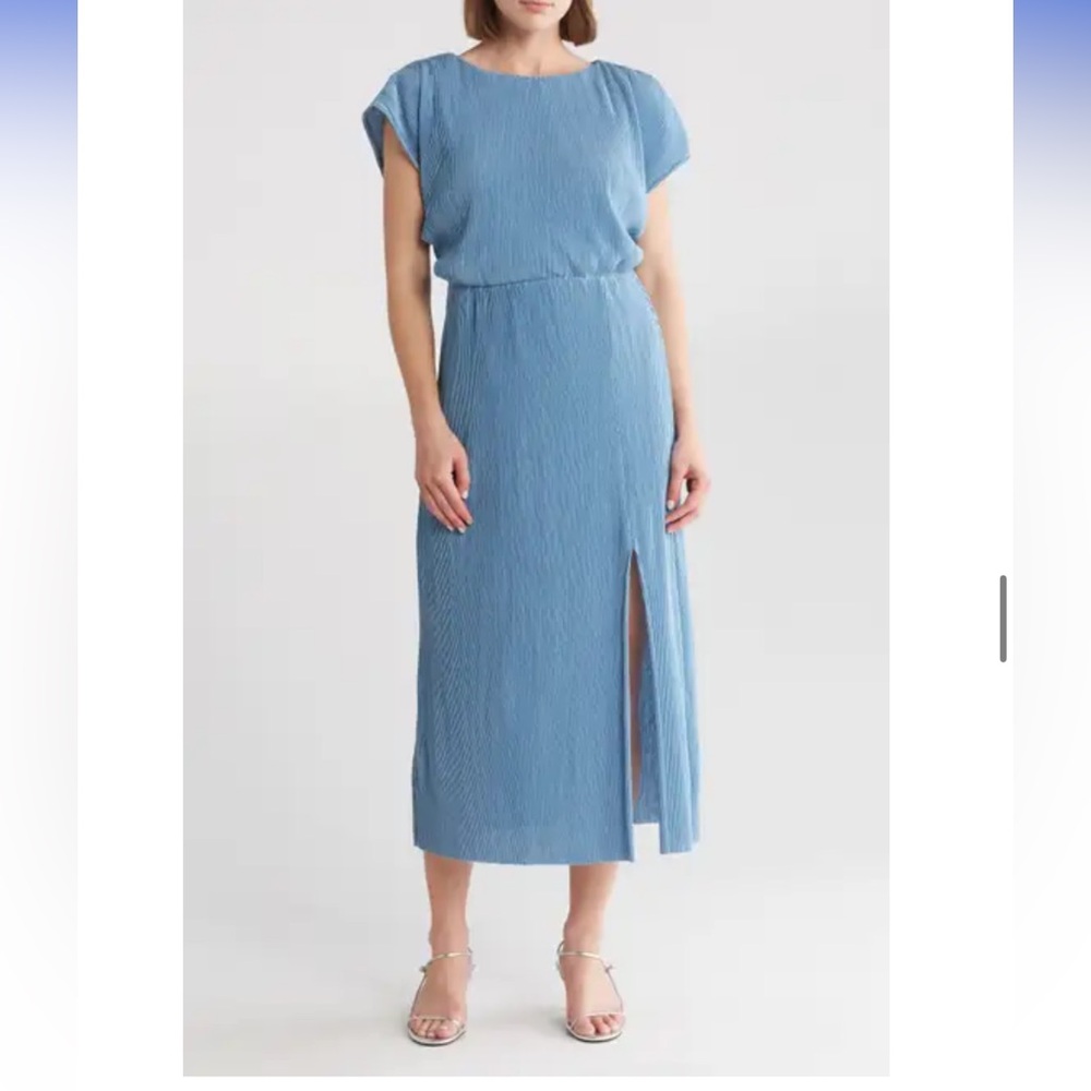 Short Sleeve Plissé Midi Dress-pleated flowy Midi -light blue- size small